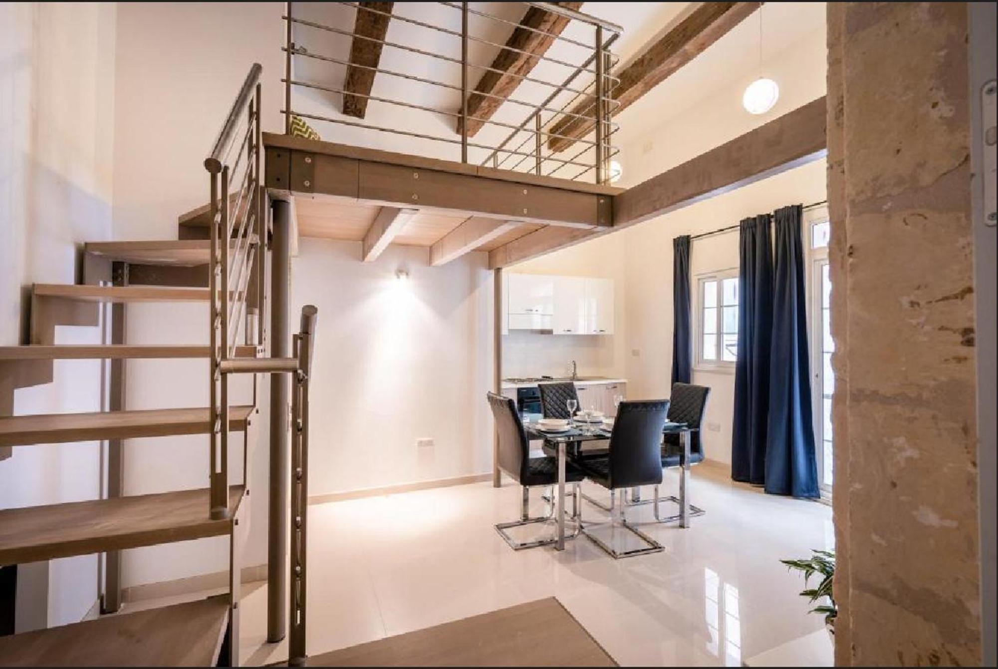 Exquisite 3-Bedroom Duplex Penthouse With Jacuzzi In Valletta Centre Kültér fotó