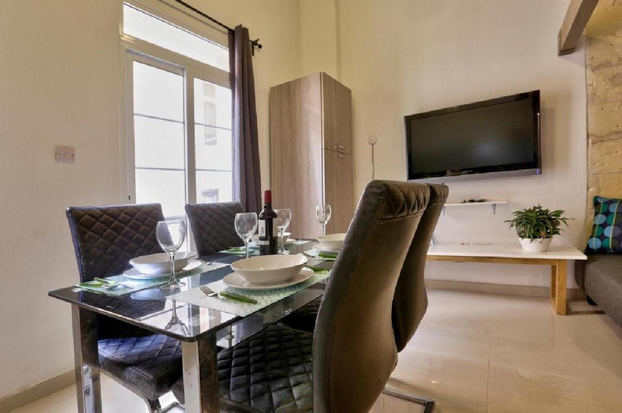 Exquisite 3-Bedroom Duplex Penthouse With Jacuzzi In Valletta Centre Kültér fotó