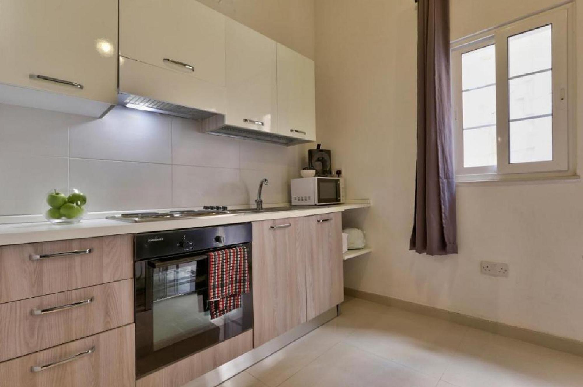 Exquisite 3-Bedroom Duplex Penthouse With Jacuzzi In Valletta Centre Kültér fotó