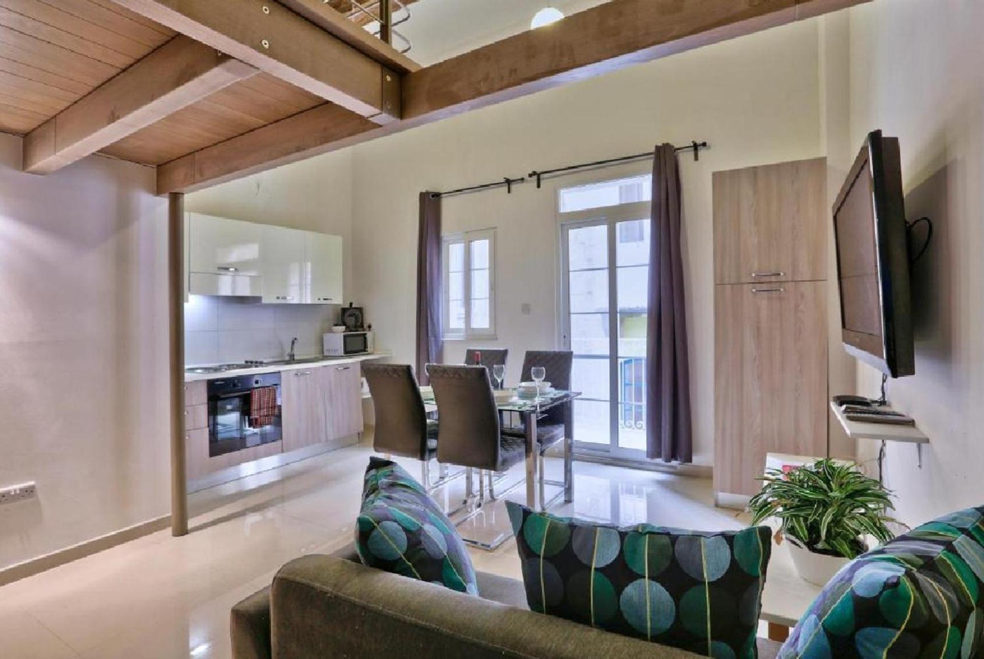 Exquisite 3-Bedroom Duplex Penthouse With Jacuzzi In Valletta Centre Kültér fotó