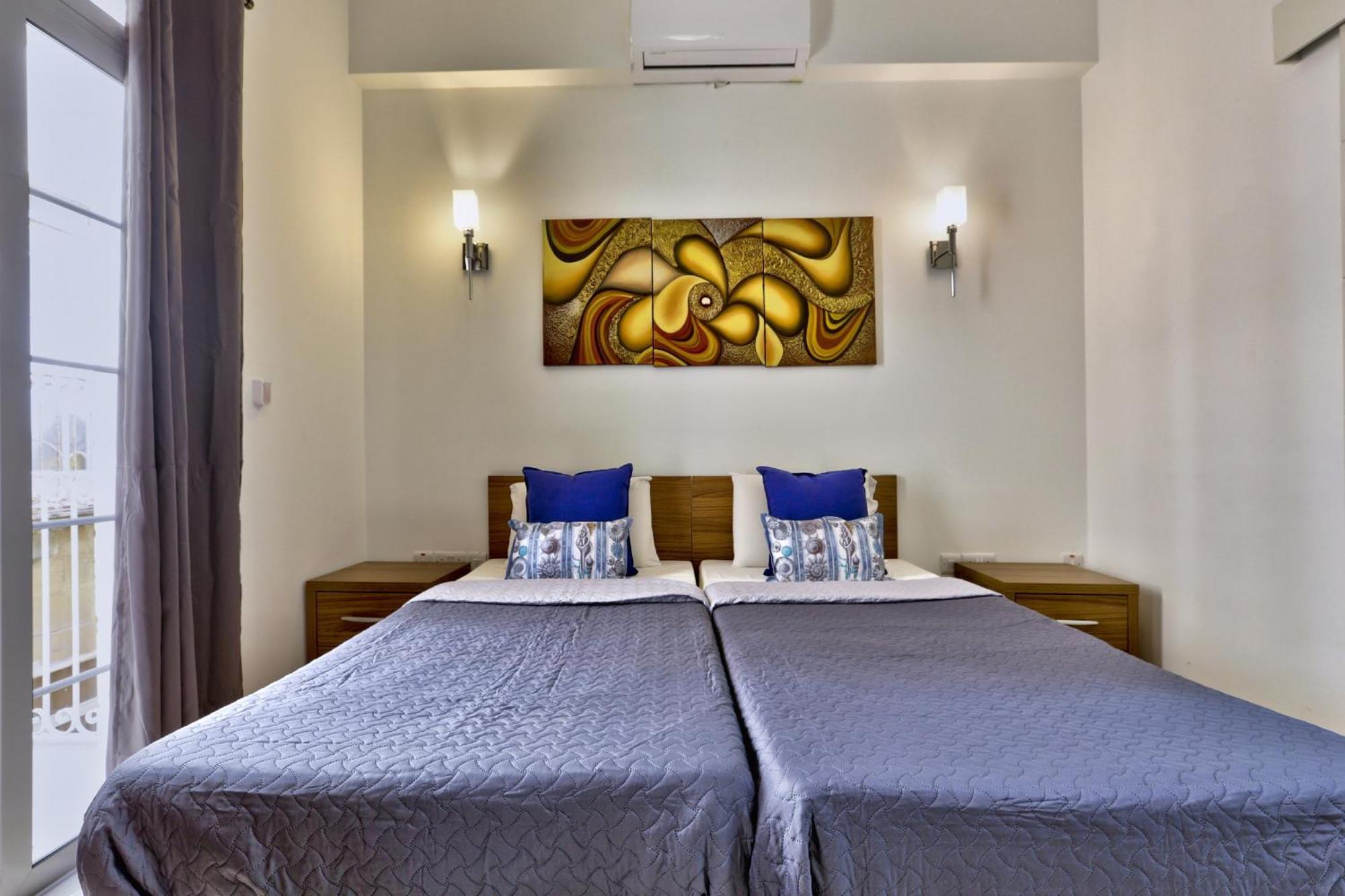 Exquisite 3-Bedroom Duplex Penthouse With Jacuzzi In Valletta Centre Kültér fotó