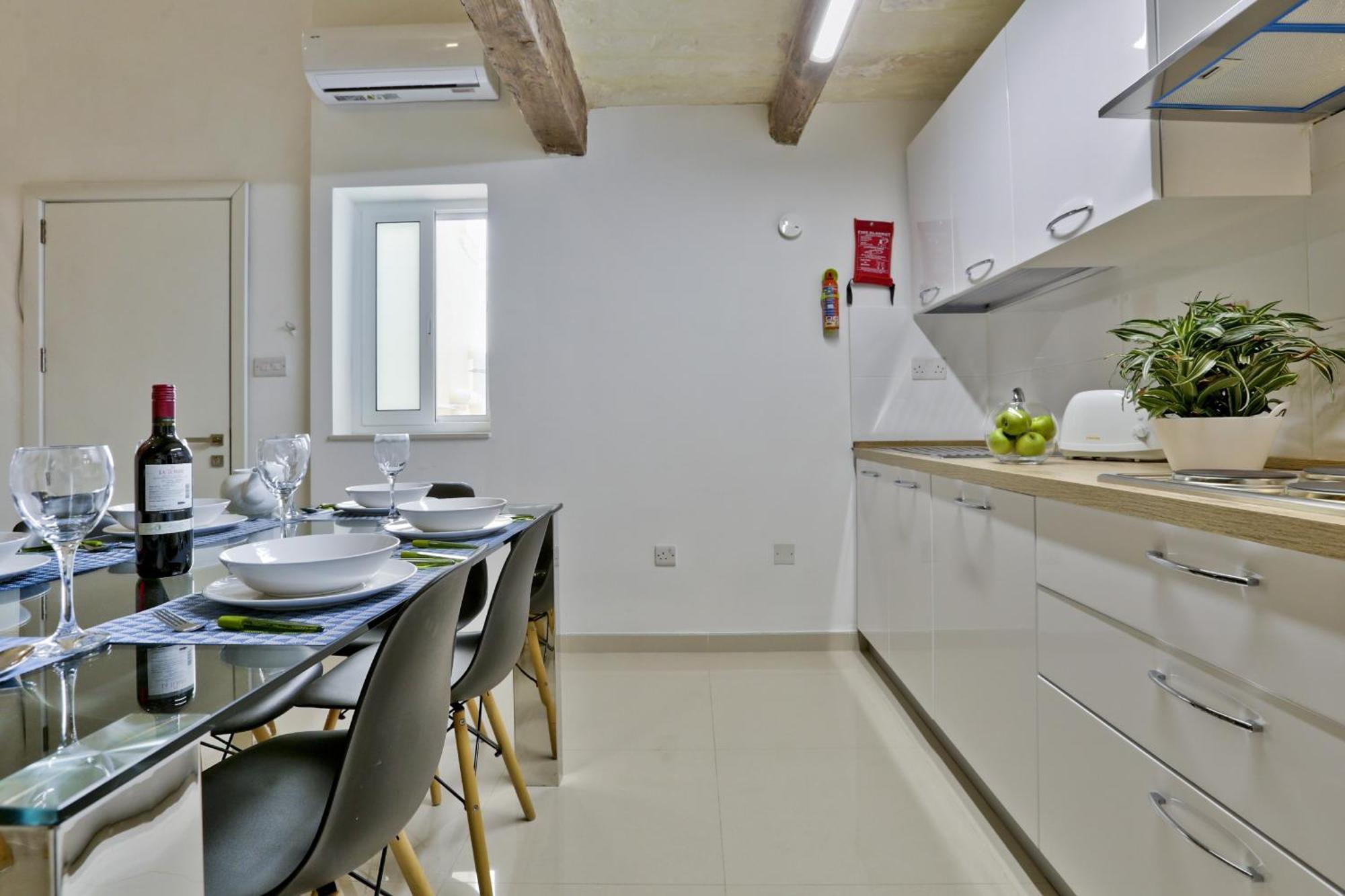 Exquisite 3-Bedroom Duplex Penthouse With Jacuzzi In Valletta Centre Kültér fotó