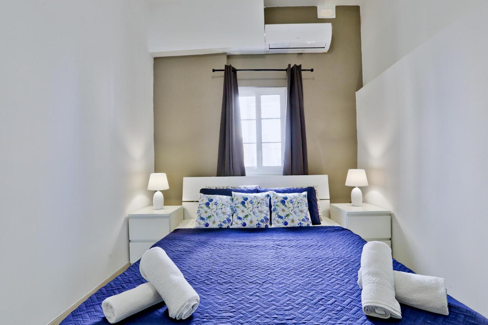 Exquisite 3-Bedroom Duplex Penthouse With Jacuzzi In Valletta Centre Kültér fotó