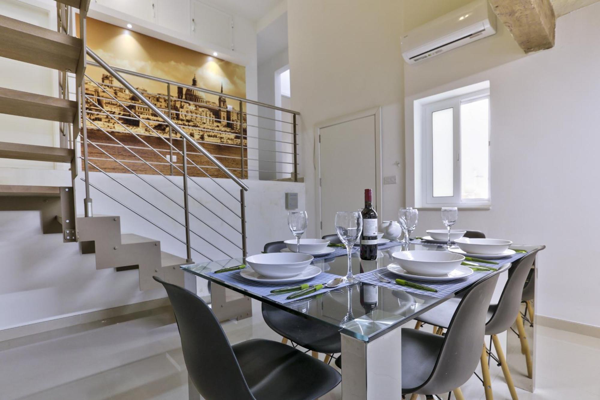 Exquisite 3-Bedroom Duplex Penthouse With Jacuzzi In Valletta Centre Kültér fotó