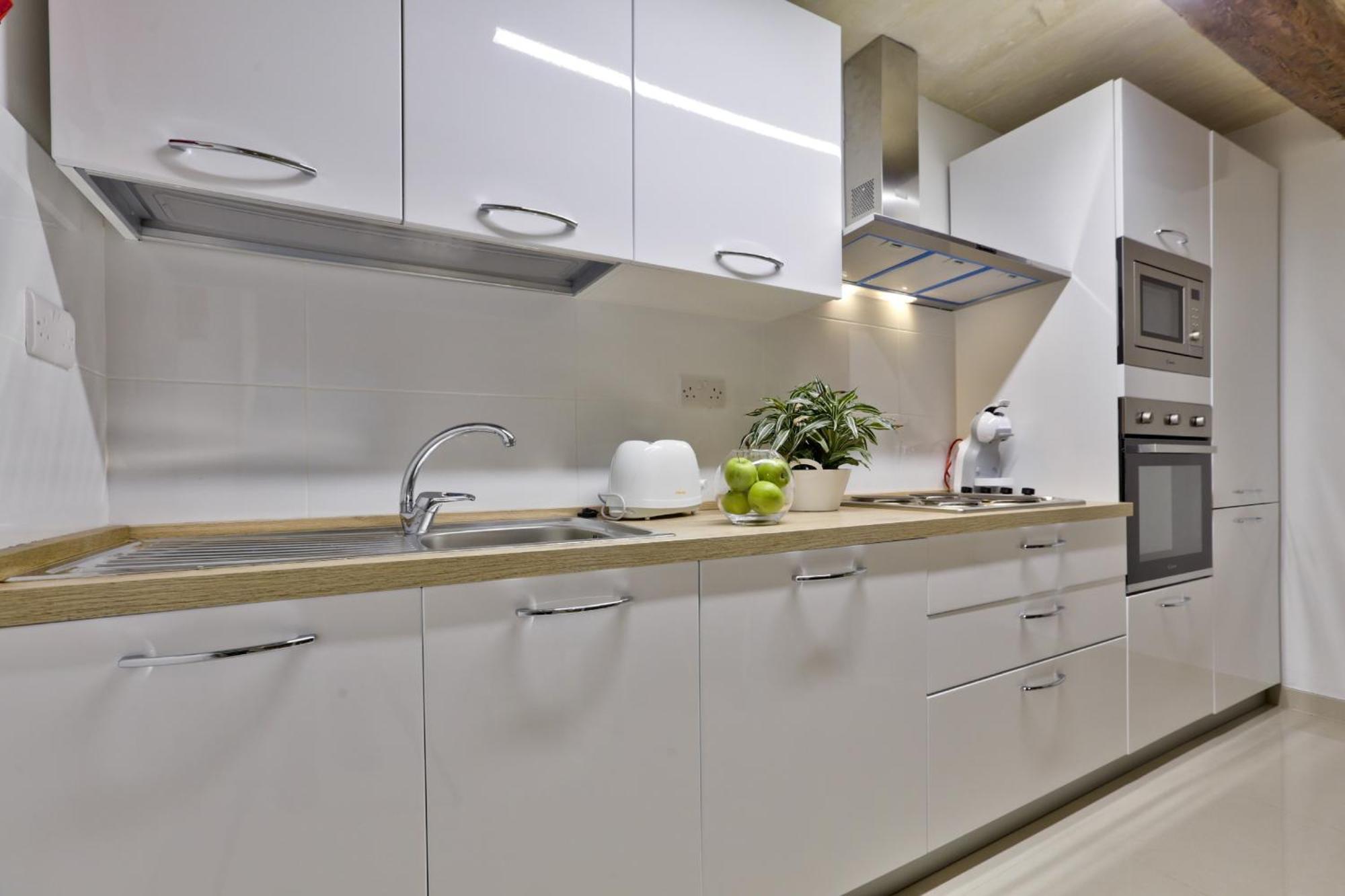 Exquisite 3-Bedroom Duplex Penthouse With Jacuzzi In Valletta Centre Kültér fotó